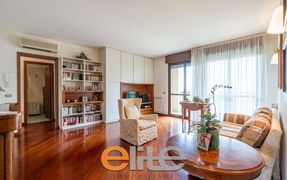 3 locali arredato con terrazzi a loggia