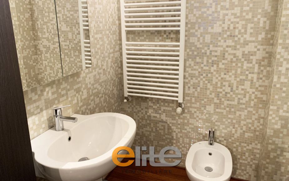 Furnished one-bedroom apartment in a modern building near Bocconi.