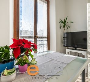 2 Locali con 2 bagni e balcone zona Nolo